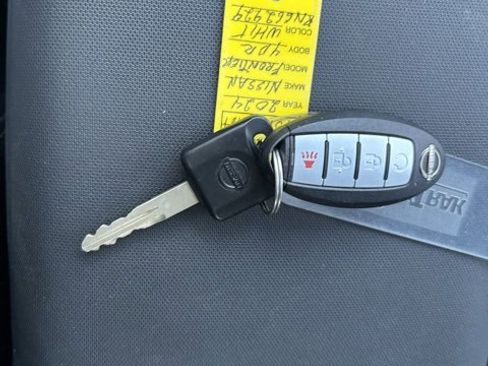 Used 2024 Nissan Frontier SL image 13