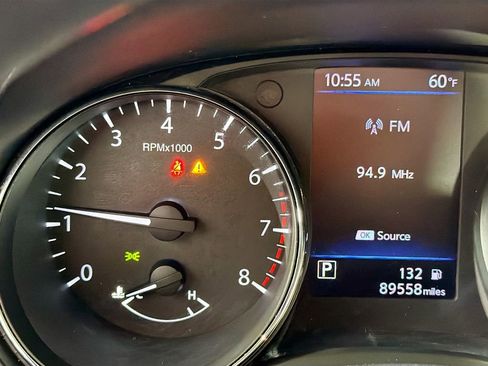 Used 2018 Nissan Rogue SV AWD/4WD image 13
