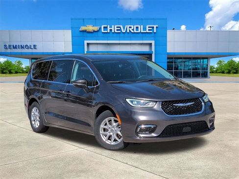 Used 2023 Chrysler Pacifica Touring-L image 1