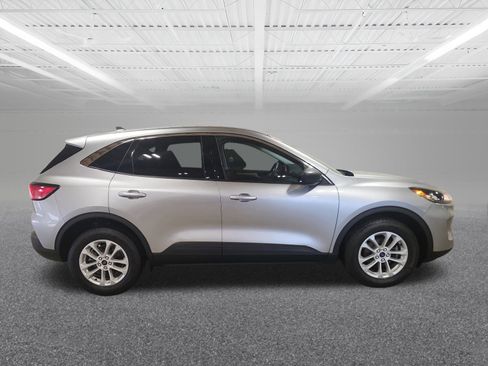 Used 2022 Ford Escape SE image 5