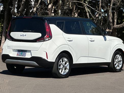 Used 2023 Kia Soul S FWD image 4