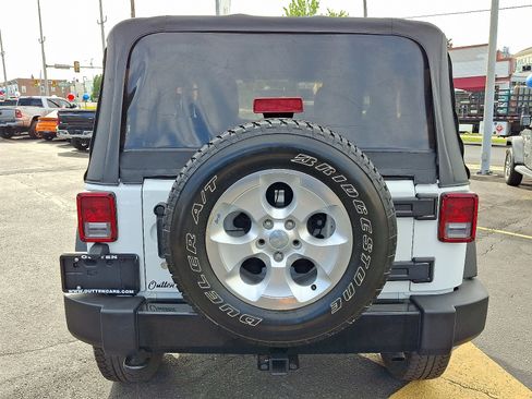Used 2016 Jeep Wrangler Sport AWD/4WD image 4