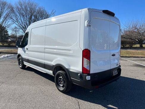 Used 2025 Ford E-Transit 148 Medium Roof image 7