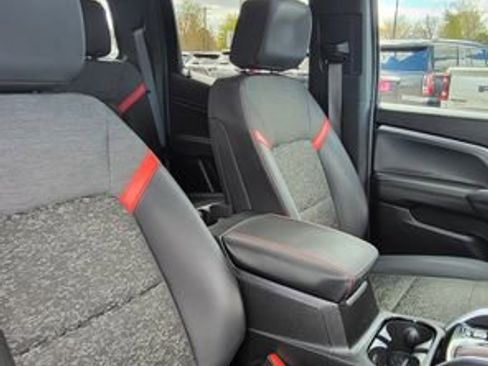 Used 2023 Chevrolet Colorado Z71 w/ Z71 Convenience Package 2 AWD/4WD image 17