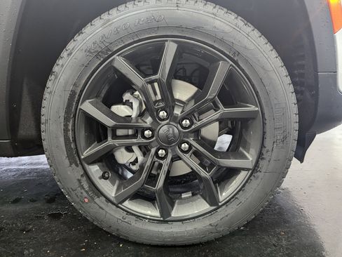 New 2025 Jeep Grand Cherokee Limited image 10