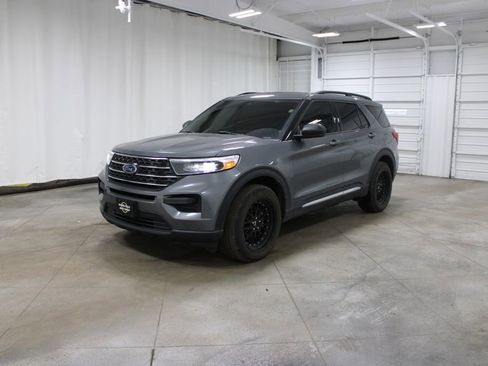 Used 2021 Ford Explorer XLT w/ Class III Trailer Tow Package image 4