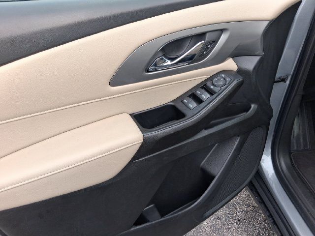 Used 2023 Chevrolet Traverse LS FWD image 12