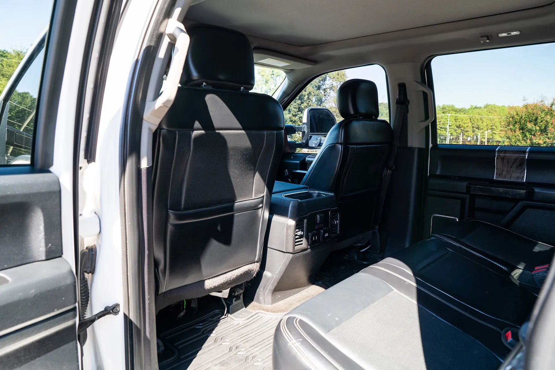 Used 2019 Ford F250 Lariat w/ Lariat Ultimate Package AWD/4WD image 31