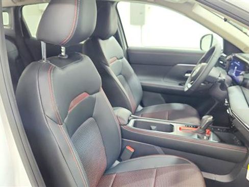 Certified 2025 Nissan Kicks SR image 22