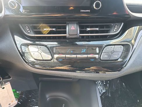 Used 2021 Toyota C-HR LE FWD image 29
