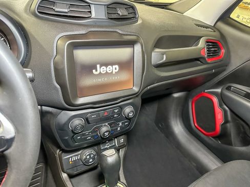Used 2023 Jeep Renegade Trailhawk AWD/4WD image 32