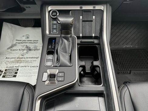 Used 2024 Lexus GX 550 image 40