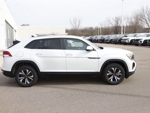 New 2026 Volkswagen Atlas Cross Sport SE image 2