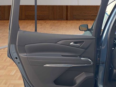 Used 2025 Chevrolet Traverse LT image 11