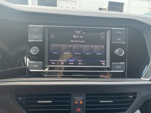 Used 2023 Volkswagen Jetta SE FWD image 26