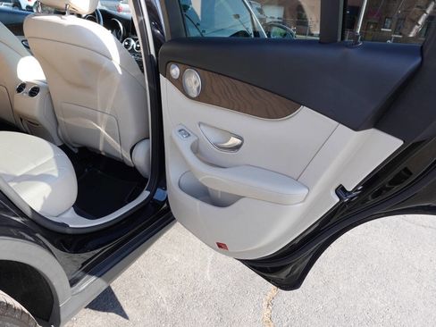Used 2019 Mercedes-Benz GLC 300 4MATIC image 26