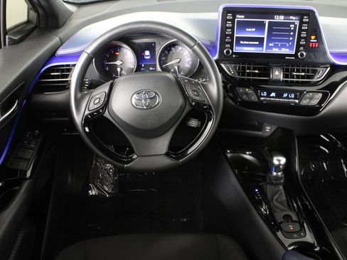 Used 2020 Toyota C-HR XLE FWD image 6