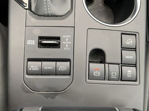 Used 2023 Toyota Highlander XLE image 23