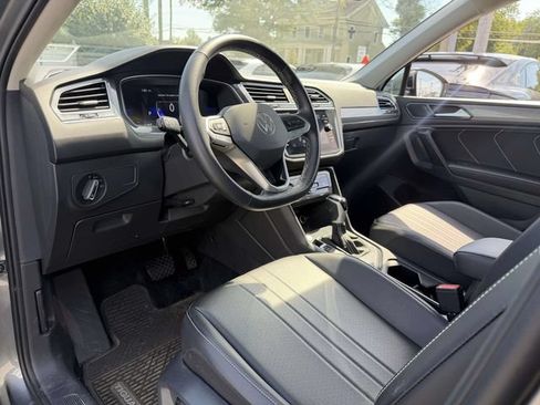 Used 2024 Volkswagen Tiguan SE AWD/4WD image 9