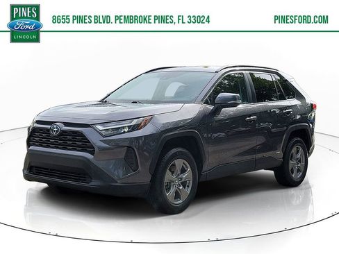 Used 2022 Toyota RAV4 XLE AWD/4WD image 1