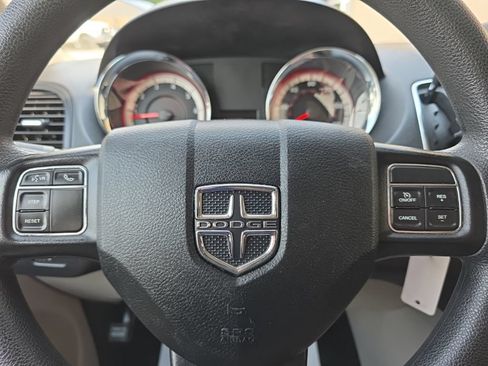 Used 2018 Dodge Grand Caravan SE w/ UConnect Hands-Free Group FWD image 17