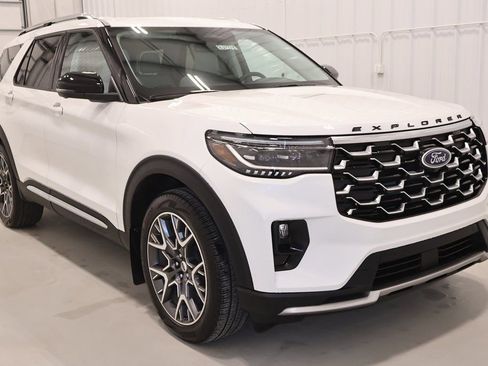 Certified 2025 Ford Explorer Platinum w/ Ultimate Package image 4