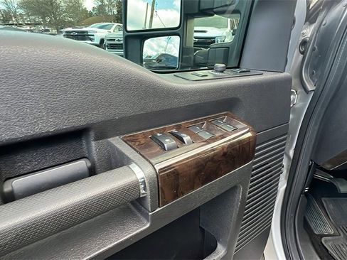 Used 2016 Ford F250 Platinum w/ FX4 Off-Road Package image 12