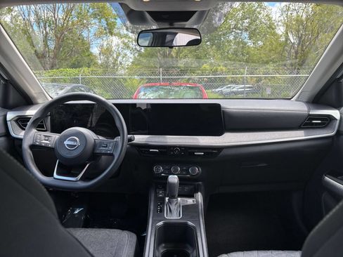 Used 2025 Nissan Kicks SV AWD/4WD image 26