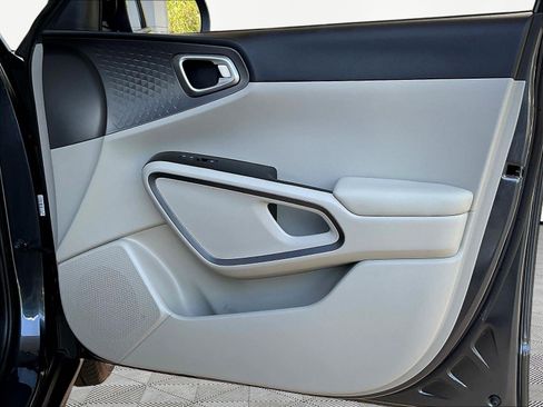 Used 2020 Kia Soul S FWD image 26