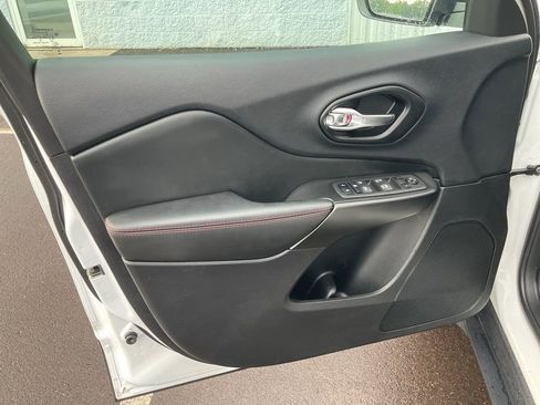 Used 2022 Jeep Cherokee Trailhawk w/ Sound & Nav Group image 17