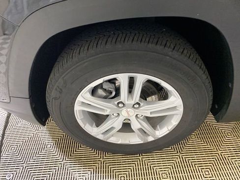 Used 2023 GMC Terrain SLE w/ Driver Convenience Package image 22