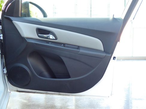 Used 2016 Chevrolet Cruze LS image 18