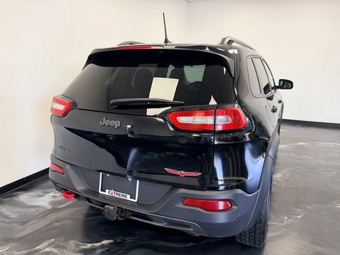 Used 2018 Jeep Cherokee Trailhawk w/ Comfort & Convenience Group AWD/4WD image 6