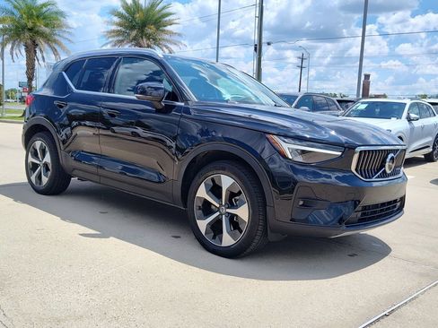 Used 2025 Volvo XC40 B5 Plus AWD/4WD image 15