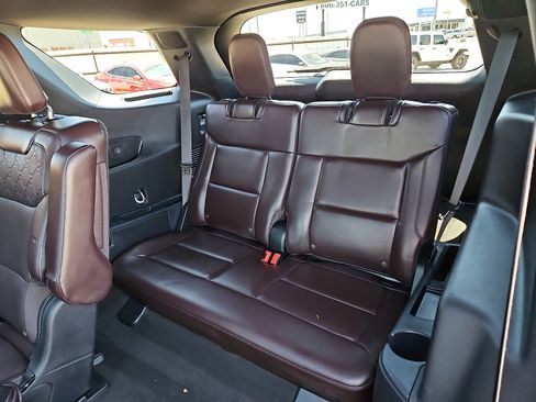 Used 2025 Ford Explorer Platinum w/ LUX Leather Package AWD/4WD image 9