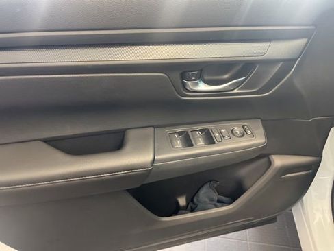 Used 2025 Honda CR-V EX image 11