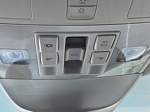 New 2025 Volkswagen Taos SE image 25