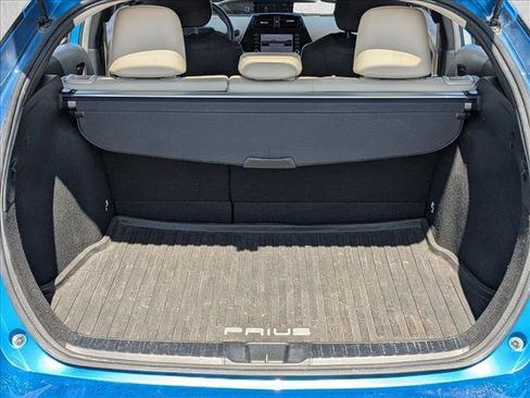 Used 2022 Toyota Prius XLE image 6