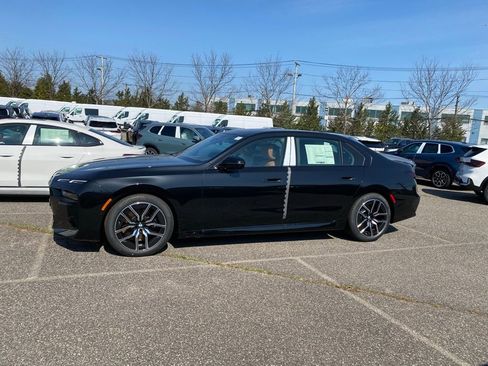 New 2026 BMW 740i xDrive w/ Premium Package AWD/4WD image 4