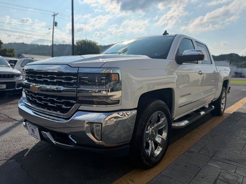 Used 2018 Chevrolet Silverado 1500 LTZ AWD/4WD image 4