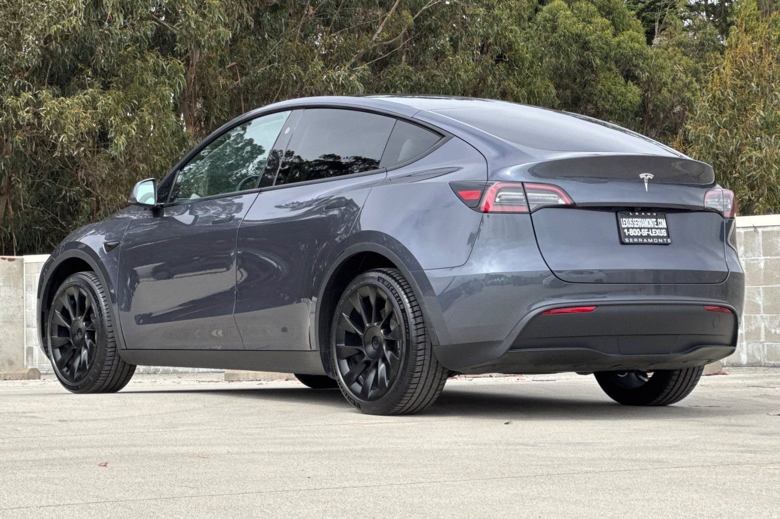 Used 2023 Tesla Model Y 2WD image 3