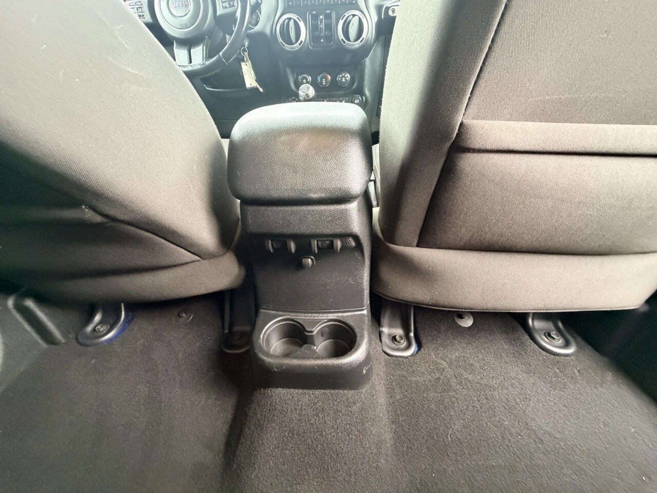 Used 2015 Jeep Wrangler Unlimited Sahara w/ Max Tow Package AWD/4WD image 29