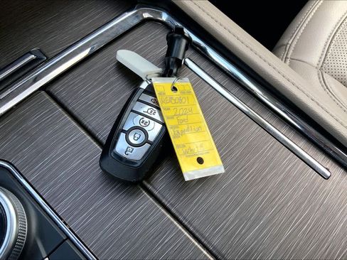 Used 2024 Ford Expedition Max Limited image 15