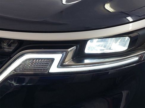 Used 2024 Kia Carnival LX image 37