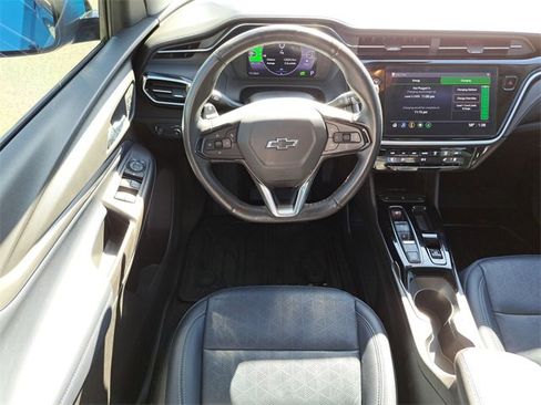 Used 2022 Chevrolet Bolt EUV LT w/ Convenience Package image 12