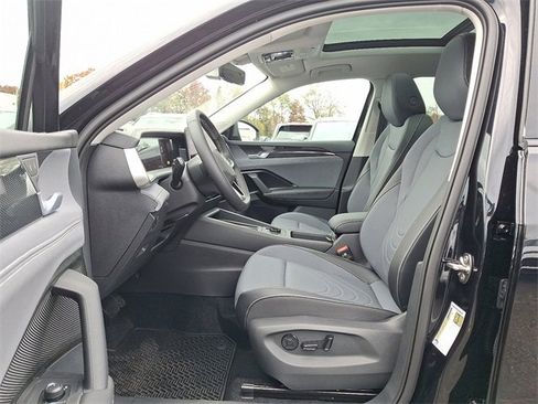 New 2026 Volkswagen Tiguan SE image 6