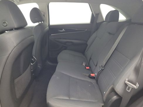 Used 2020 Kia Sorento LX FWD image 18