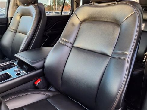 Certified 2022 Lincoln Aviator 2WD w/ Premium Package image 6