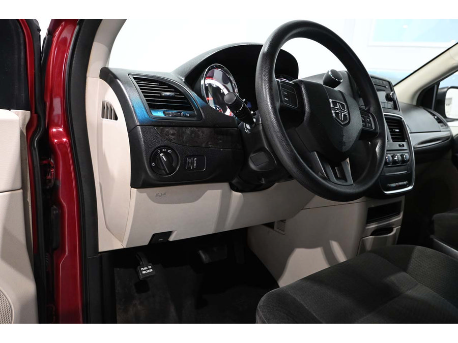 Used 2015 Dodge Grand Caravan American Value Package FWD image 27