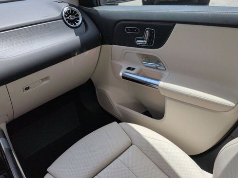 Certified 2022 Mercedes-Benz GLA 250 image 17